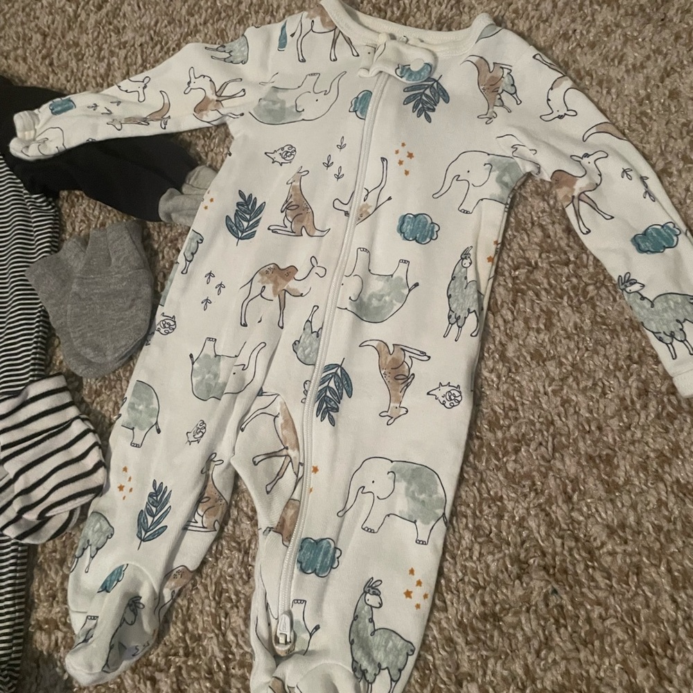 Onesie bundle - Picture 2 of 5